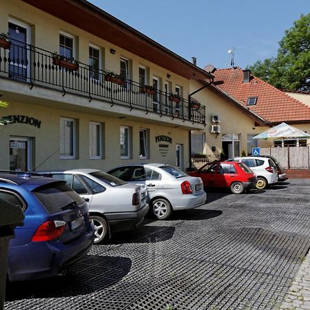 Restaurace A Penzion Garnet Olomouc Exterior photo
