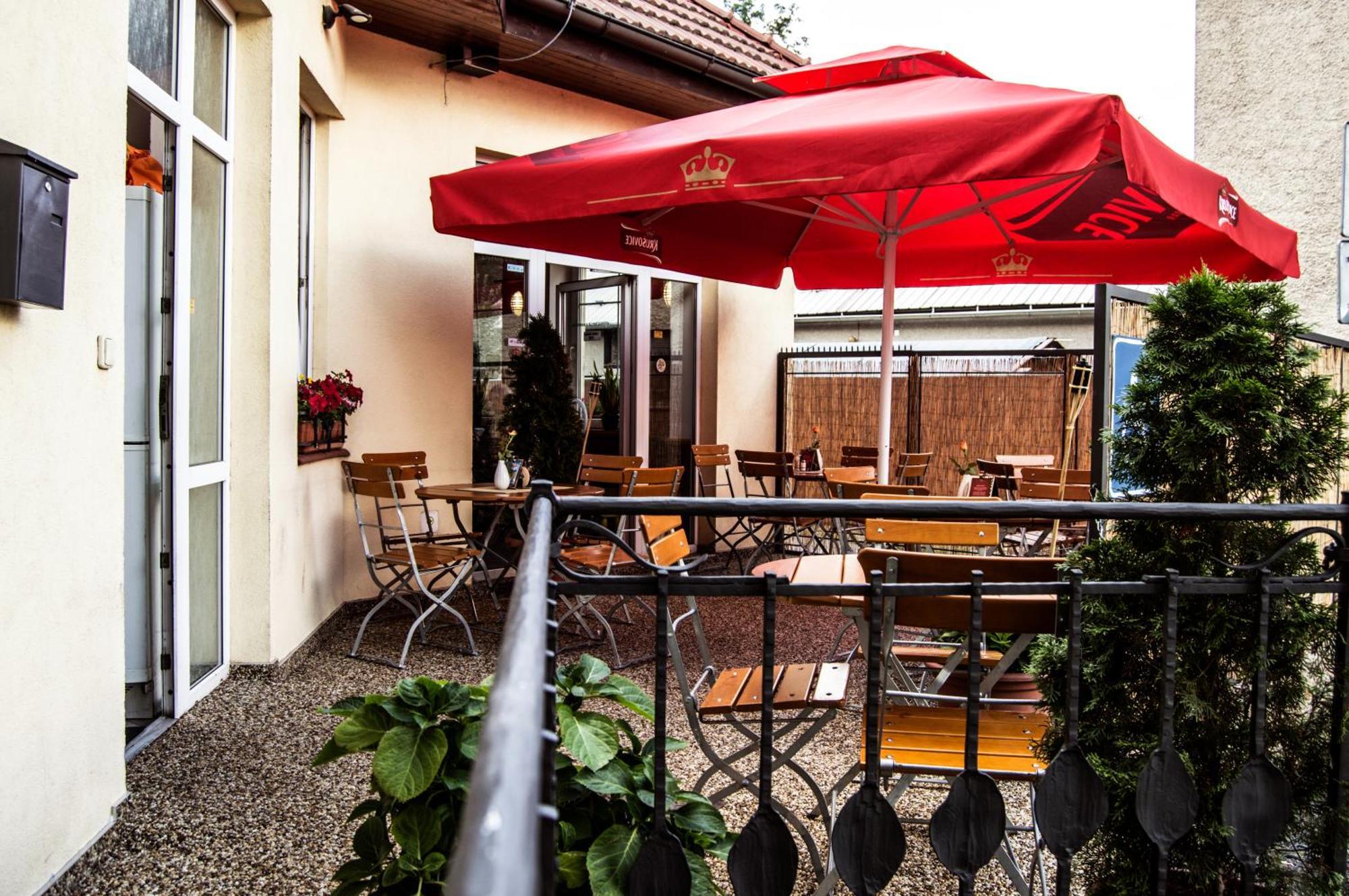 Restaurace A Penzion Garnet Olomouc Exterior photo